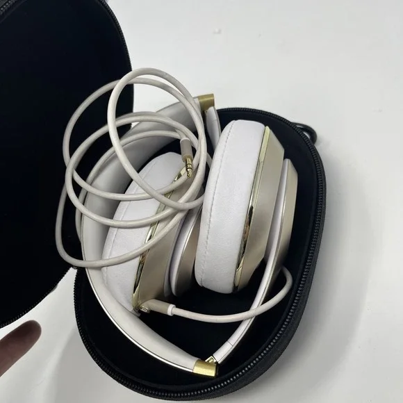 Gold Beats by Dre Studio 2.0 Over-Ear Wired Headphones B0500 W/ Case Tested - Picture 11 of 11